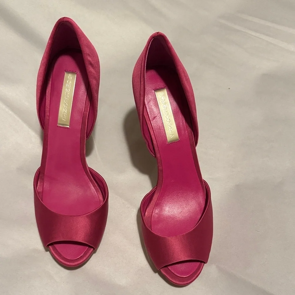BCBGMaxAzria Fuchsia Satin Heels with Metallic Accents, Sz 8, Like New